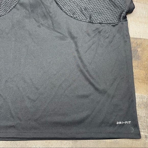 Nike Dri Fit  Womens Active Top size Medium - Picture 6 of 9